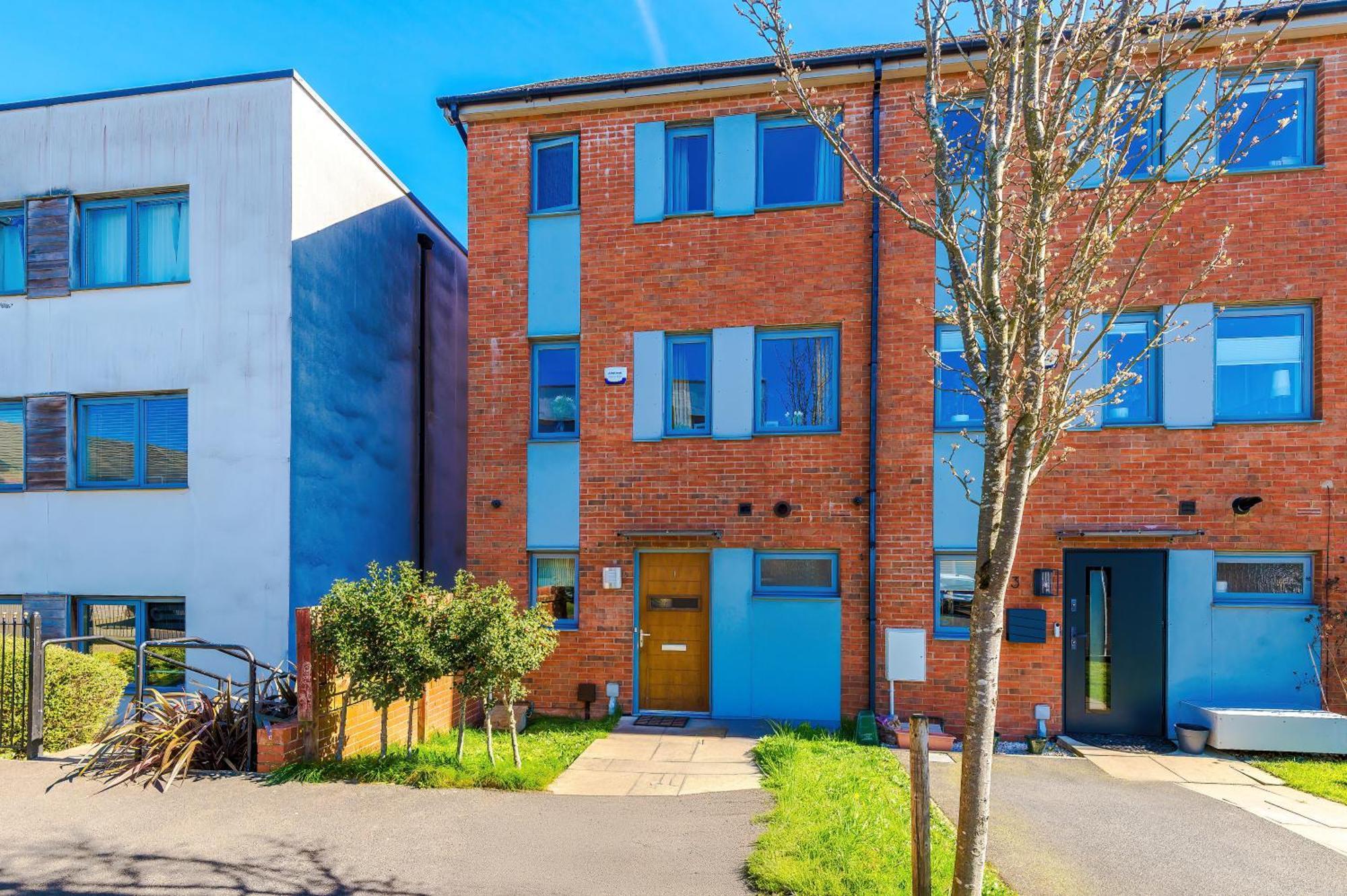 Huge 5 Bedroom Townhouse In Salford, Free Parking, Sleeps Up To 11 Guests Manchester