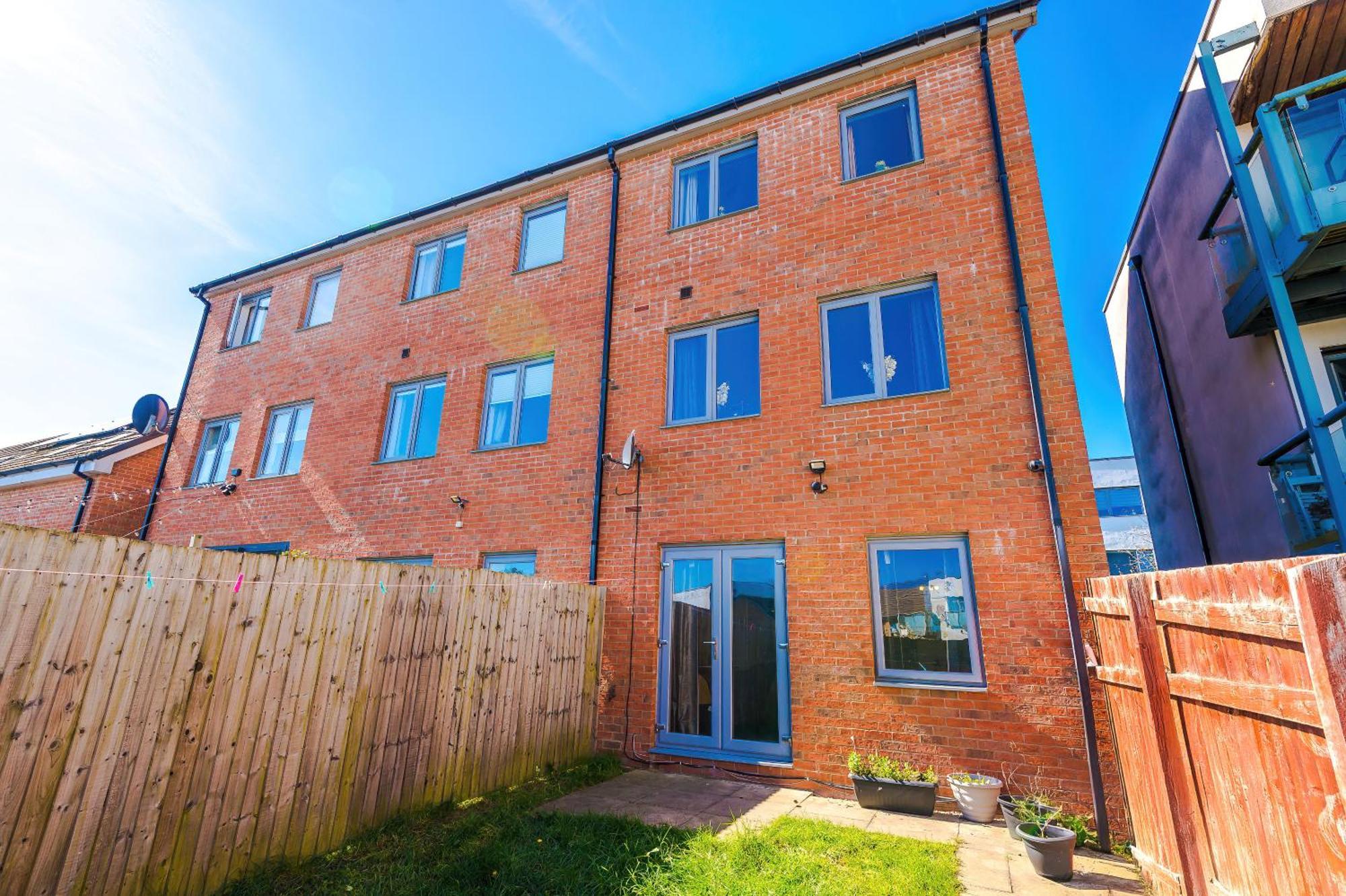 Huge 5 Bedroom Townhouse In Salford, Free Parking, Sleeps Up To 11 Guests Apartamento
