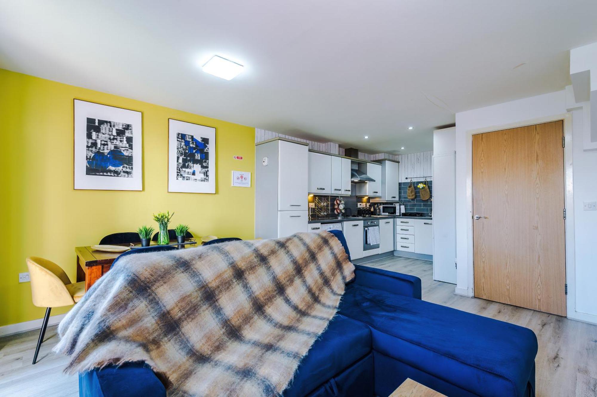 Apartamento Huge 5 Bedroom Townhouse In Salford, Free Parking, Sleeps Up To 11 Guests *