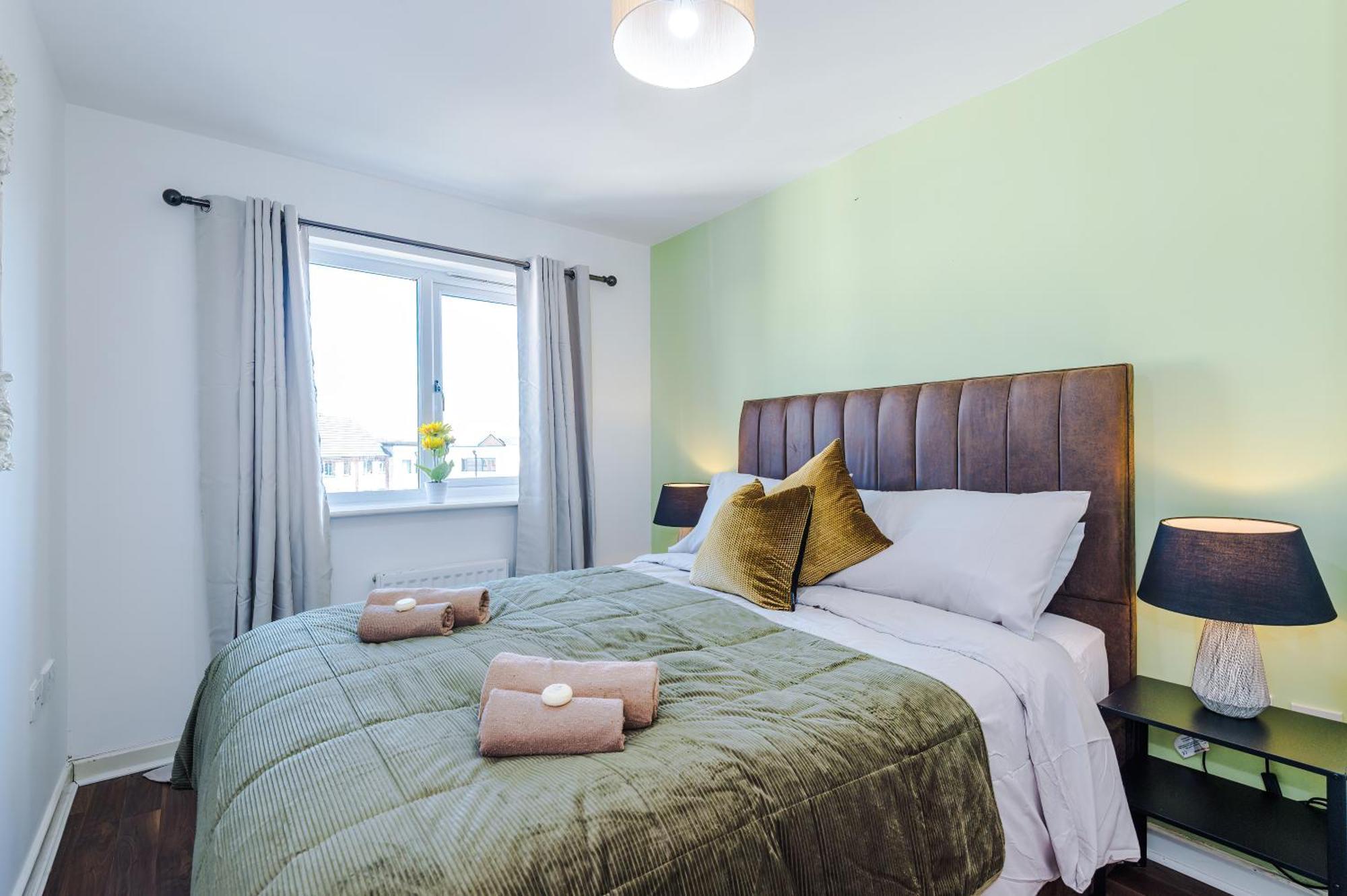 Huge 5 Bedroom Townhouse In Salford, Free Parking, Sleeps Up To 11 Guests Apartamento *