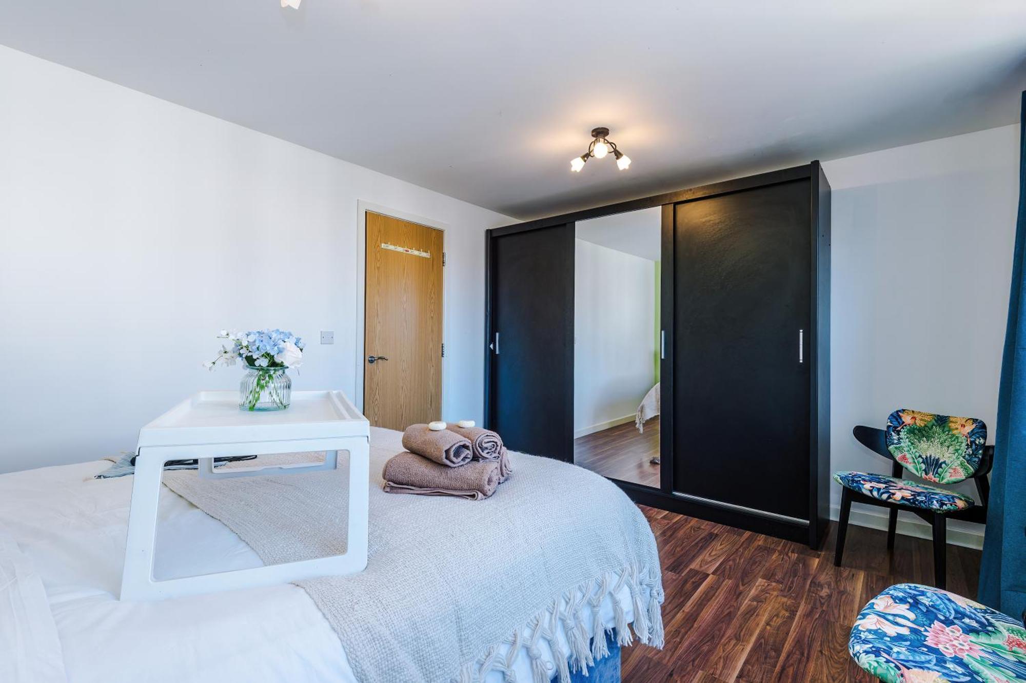 Apartamento Huge 5 Bedroom Townhouse In Salford, Free Parking, Sleeps Up To 11 Guests