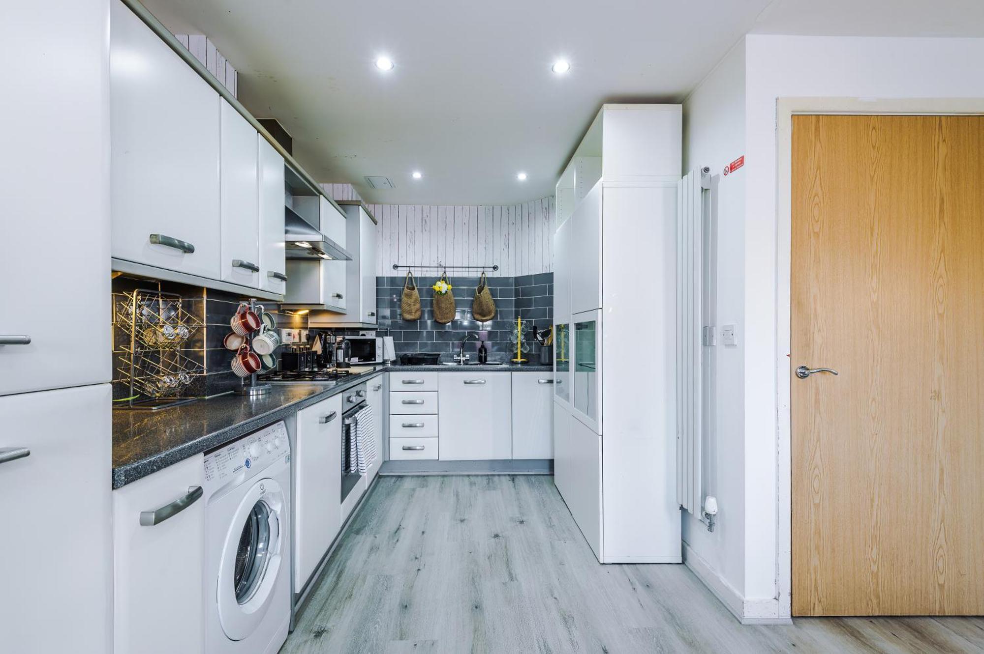 Huge 5 Bedroom Townhouse In Salford, Free Parking, Sleeps Up To 11 Guests Apartamento *