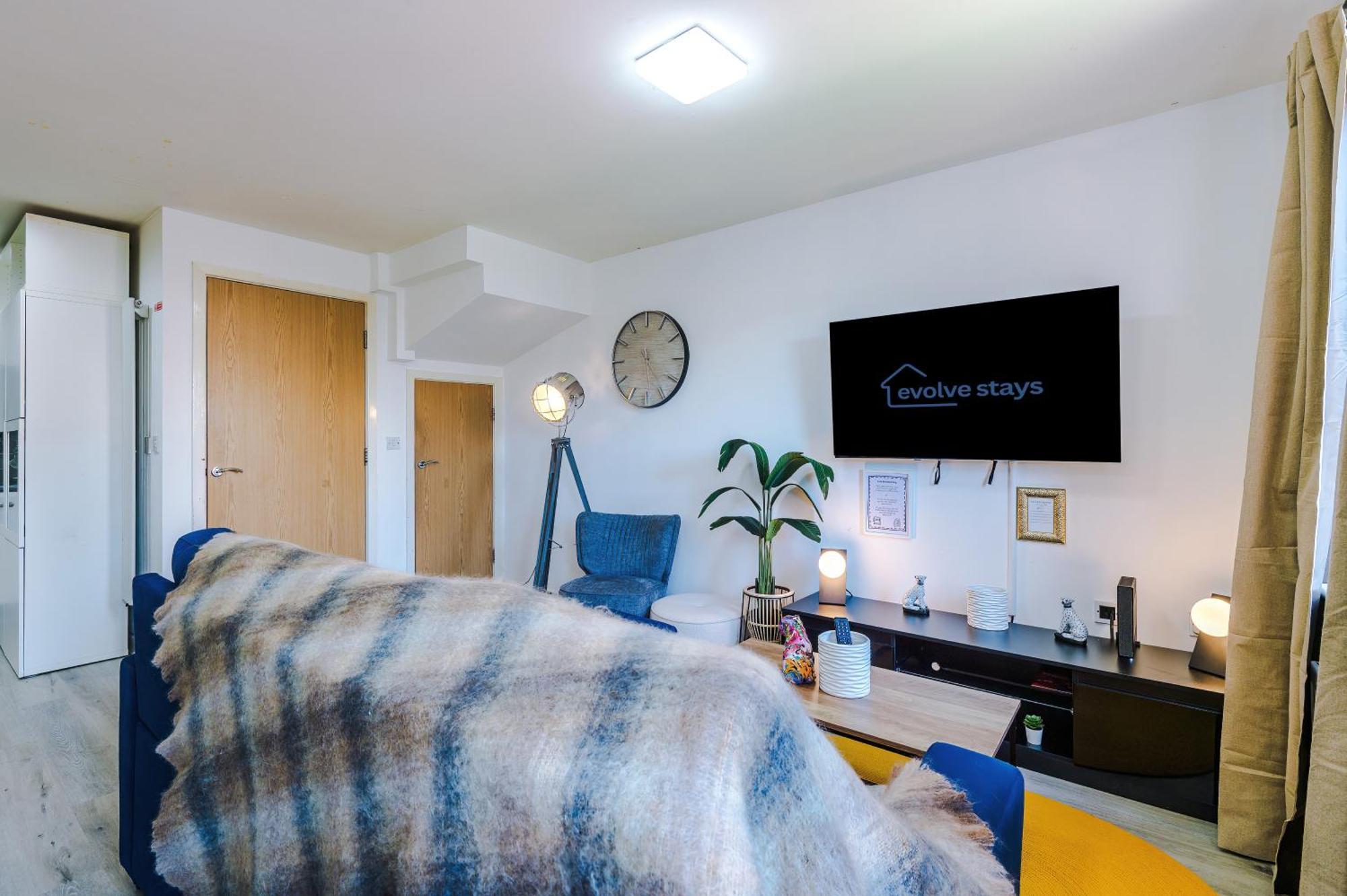 Huge 5 Bedroom Townhouse In Salford, Free Parking, Sleeps Up To 11 Guests Apartamento