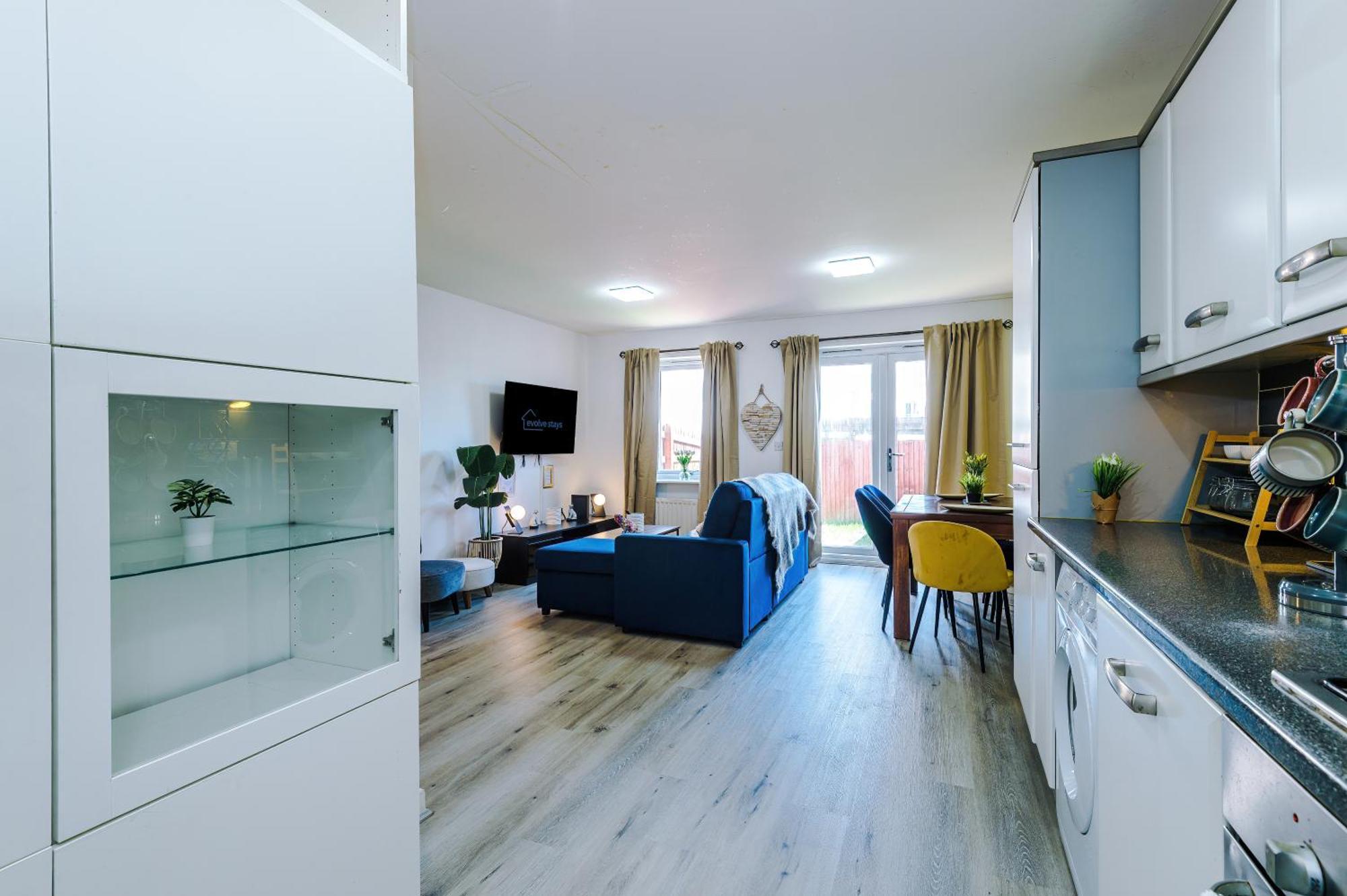 Huge 5 Bedroom Townhouse In Salford, Free Parking, Sleeps Up To 11 Guests * Manchester
