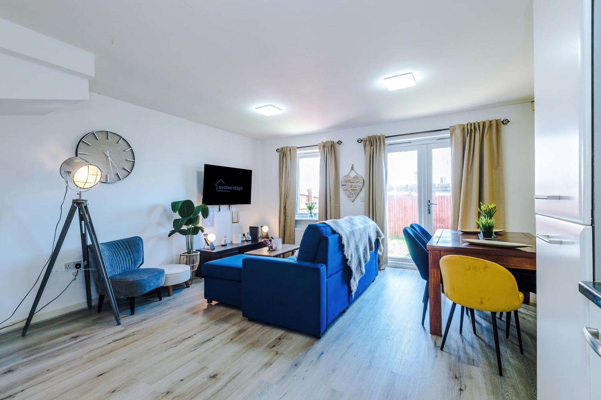 Huge 5 Bedroom Townhouse In Salford, Free Parking, Sleeps Up To 11 Guests Manchester