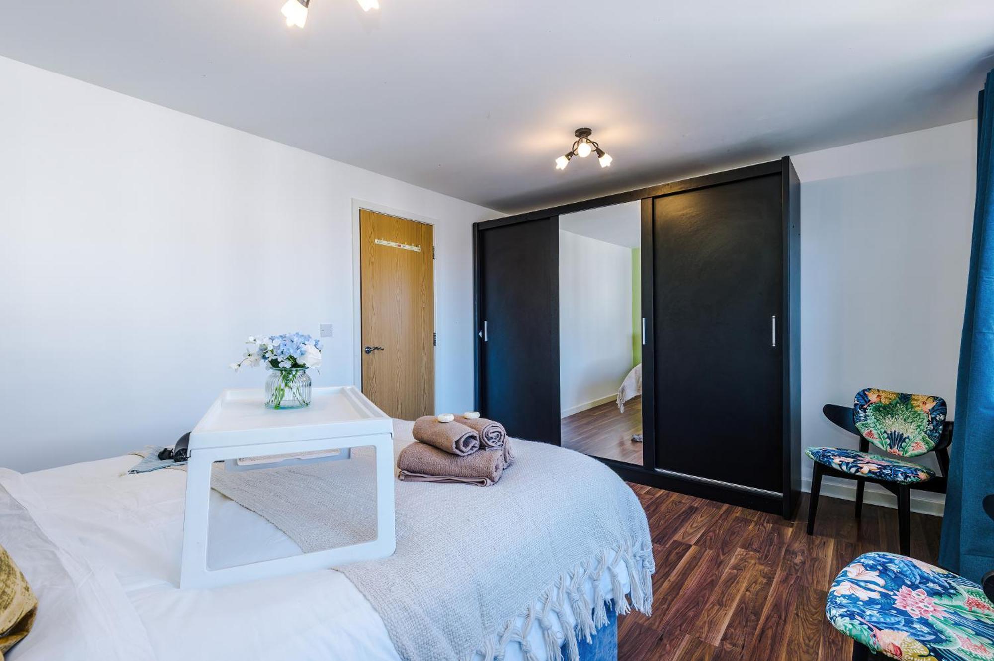 Huge 5 Bedroom Townhouse In Salford, Free Parking, Sleeps Up To 11 Guests Apartamento Manchester